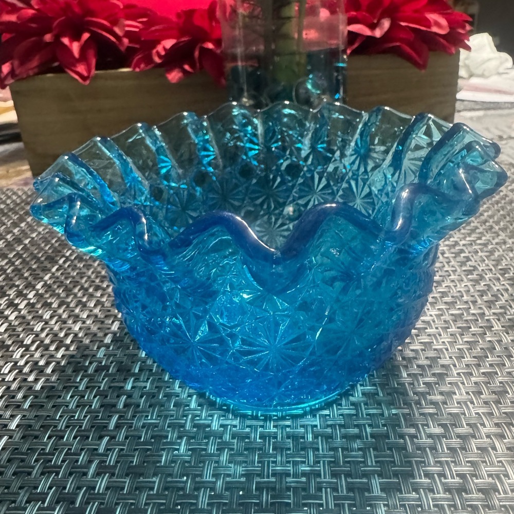 Decorative Bowl Clear Light Blue Ruffled Bowl
Pre-Owned
